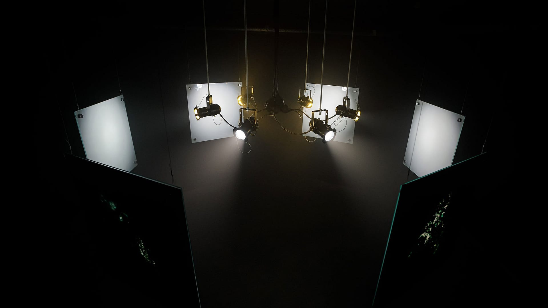 Scale Travels: analysis of a fleeting paradise ‘Análise de um Paraíso Fugaz’ , by mariana vilanova + marcelo reis